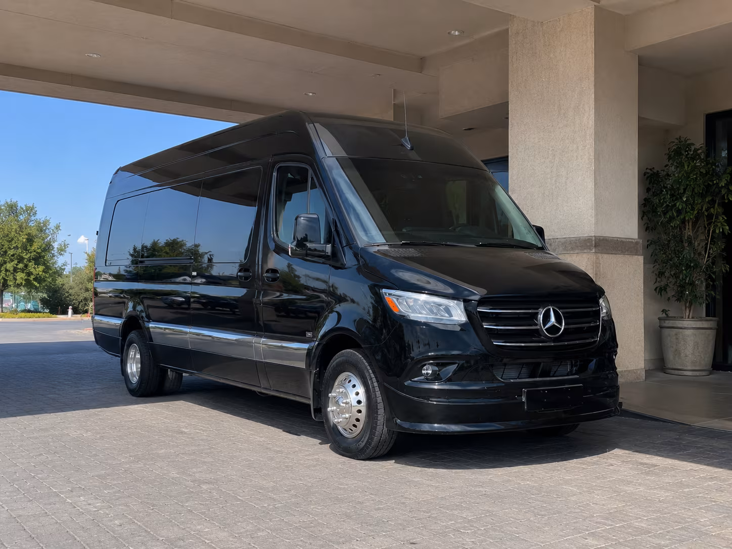 find the perfect transportation for your next airport transfer 1
