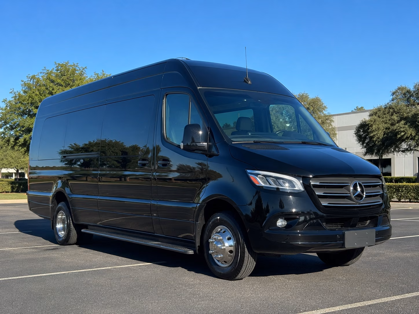 find the perfect transportation for your next airport transfer 4